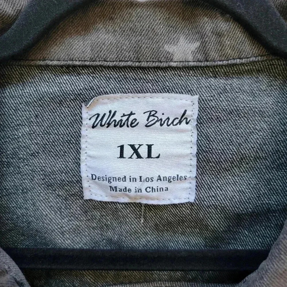 White Birch Star Printed Women's Distressed Jean-Like Jacket Plus Size 1x - Picture 4 of 4